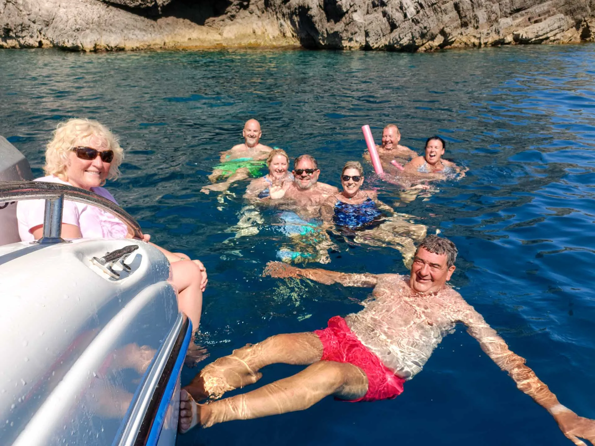 Sosta bagno con il gruppo in Costiera Amalfitana