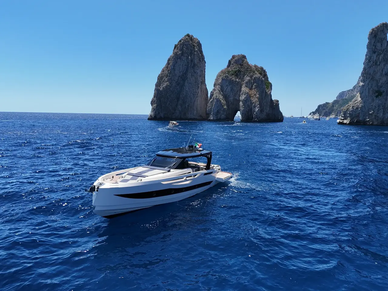 Cayman 540 private charter Naples - PDG Boat Tours